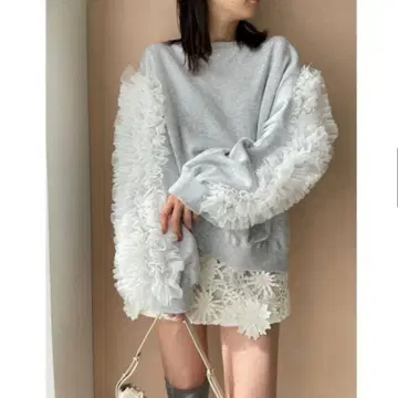 스나이델 프릴 튤 디자인 맨투맨 풀오버 그레이