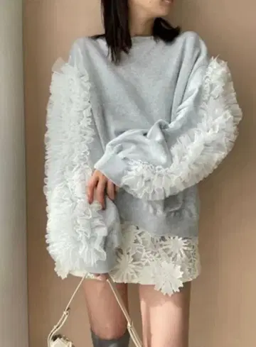 스나이델 프릴 튤 디자인 맨투맨 풀오버 그레이