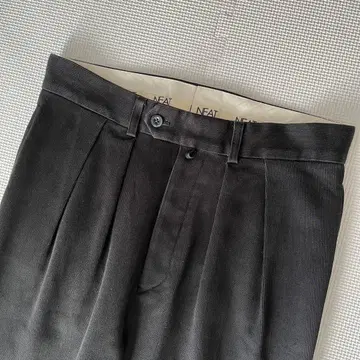 새상품급 NEAT 코튼 세로 골 코듀로이 투 턱 슬랙스 46 블랙