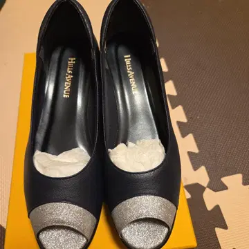 Hills Avenue 네이비 오픈토 펌프스