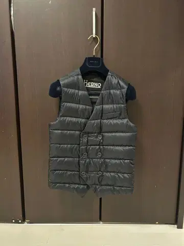 HERNO 헬노 울트라 라이트 다운 베스트 사이즈 44 블랙 새상품급