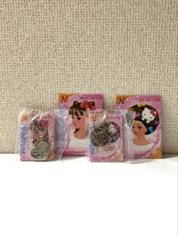 러브&베리 헬로키티 콜라보 카드 + 아크릴 키링 세트