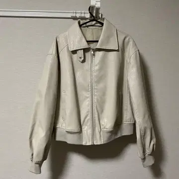 화이트 가죽 숏 자켓 AZUL BY MOUSSY