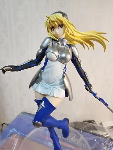 아이즈 발렌슈타인 [1/8 스케일 피규어]