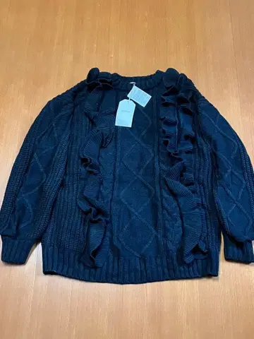 jouetie 프릴 장식 블랙 니트