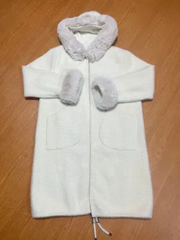 후드 부착 퍼 롱 니트 코트