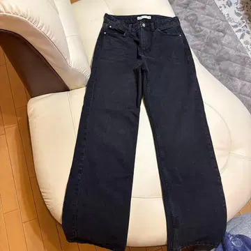 ZARA 블랙 스트레이트 데님