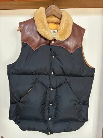 록키 마운틴 퍼 포함 다운 베스트 블랙과 브라운