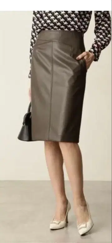 핑키&다이앤 가죽 스커트 36 모카 새상품급