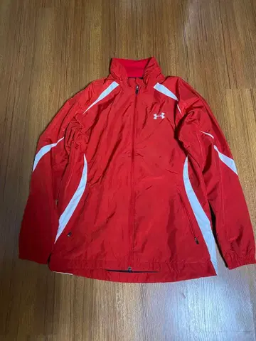 언더 아머 레드 나일론 자켓