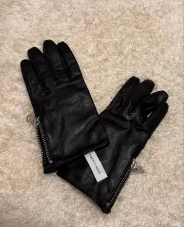 블랙 가죽 장갑 지퍼 포함