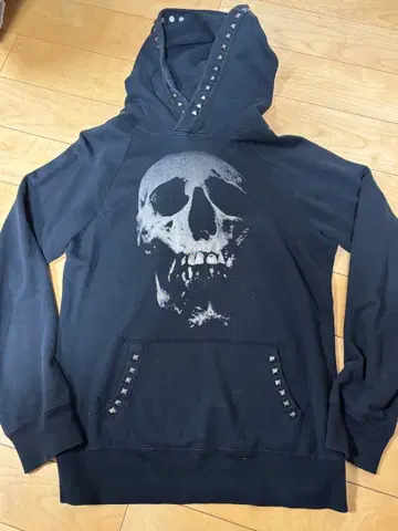 Hysterics Glamour 스컬베리 스터드