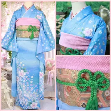 투명하고 젊은 스카이블루 후리소데와 후리소데 세트