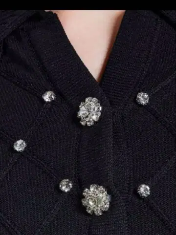 Sov 더블 스탠다드 클로징 비쥬 장식 블랙 긴팔 니트 스웨터