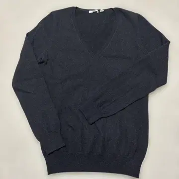 유니클로 캐시미어 100% V넥 스웨터 블랙