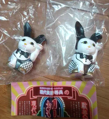 현대 미술 이등병의 마네키네코 가챠 2개