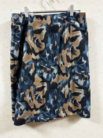 꽃무늬 타이트 스커트