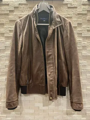 브라운 가죽 자켓 어반 리서치