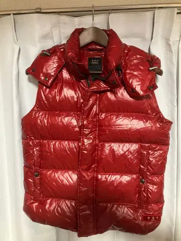 타트라스 후드 부착 레드 다운 베스트