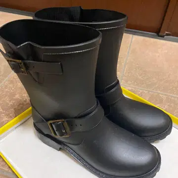 블랙 러버 레인부츠 버클 포함