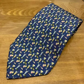 Salvatore Ferragamo 넥타이 칵테일 패턴