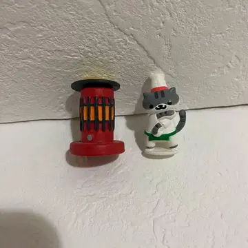 고양이 앳 홈 책상 위에서 고양이 앳 홈 비스트로 씨