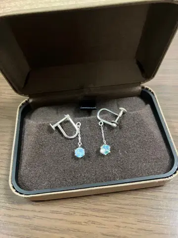 CRESCENT VERT 오팔 귀찌