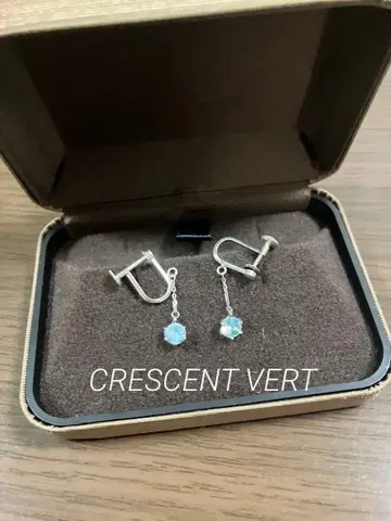 미사용 새상품급 CRESCENT VERT 귀찌