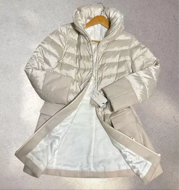 크림색 후드 부착 다운 자켓 울 캐시미어 새틴 다운 페더