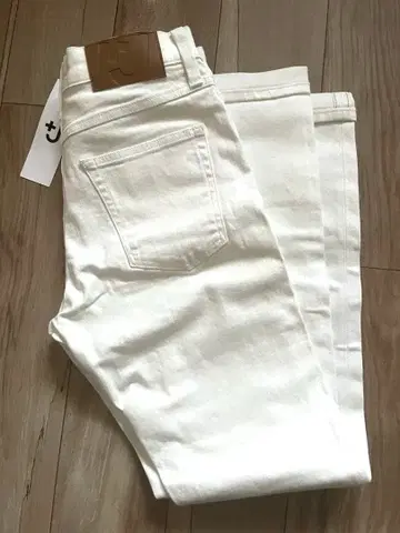 [ 새상품 ] 유니클로 +J 셀비지 스트레이트 청바지 24 데님 화이트