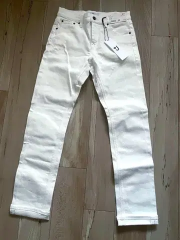 [ 새상품 ] 유니클로 +J 셀비지 스트레이트 청바지 24 데님 화이트