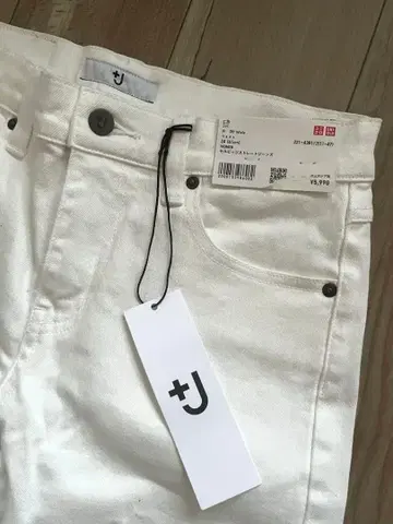 [ 새상품 ] 유니클로 +J 셀비지 스트레이트 청바지 24 데님 화이트