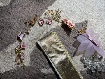 펄 장식 사나기 카라 화이트/골드