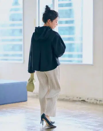 COHINA 코히나 사이드 슬릿 마운틴 파카 블랙