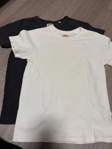 화이트 & 다크 그레이 T셔츠 2장 세트 사이즈 2