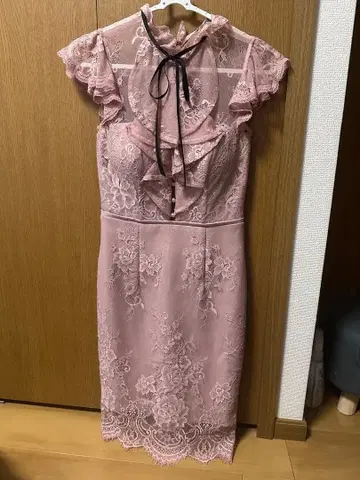 핑크 레이스 타이트 드레스 프릴 포함