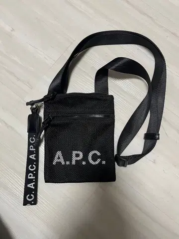A.P.C. 메쉬 사코슈 블랙