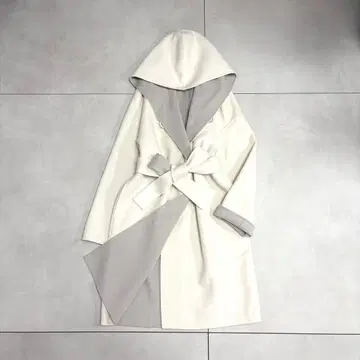 새상품급 모가 최근 모델 리버서블 울 코트 M 화이트 그레이