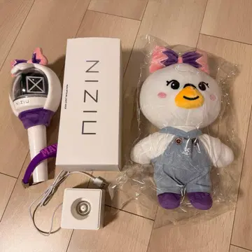 NIZIU 응원봉과 봉제 인형 세트