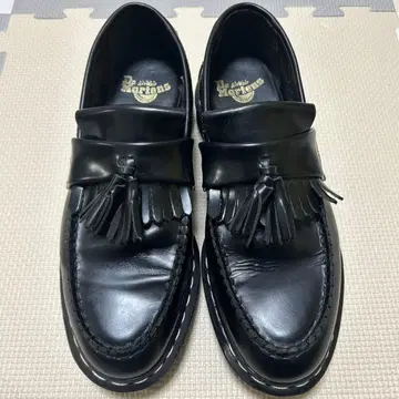 닥터마틴 블랙 로퍼 프린지 에이드리안