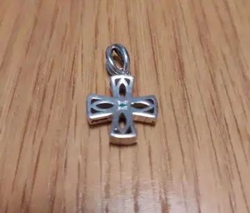 테이크업 펜던트 탑 실버 크로스형 참 시스루 조각