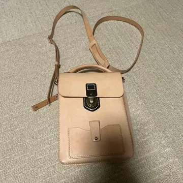 가죽 숄더백 라이트 베이지