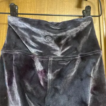 다크 퍼플 벨벳 스키니 팬츠