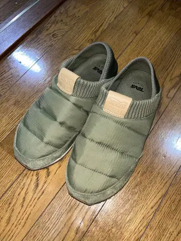 Teva 슬립온 올리브색 시착만 한 상품