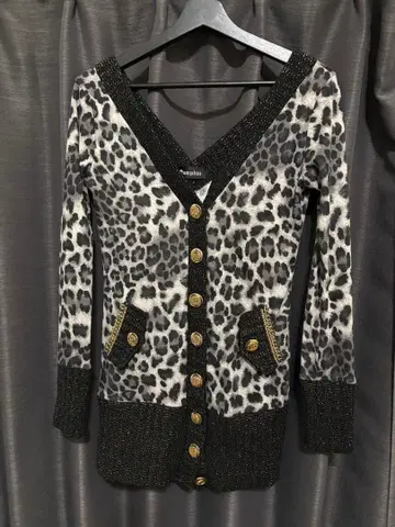 레오파드 무늬 V넥 가디건
