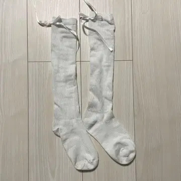 리본 포함 화이트 롱 삭스