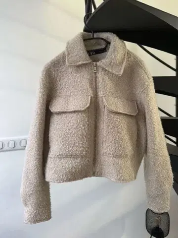 ZARA 베이지 보아 자켓 크롭 기장