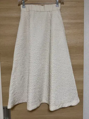 아위 에프 화이트 플레어 스커트 38