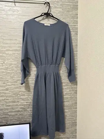 그레이 플레어 슬리브 미디 드레스