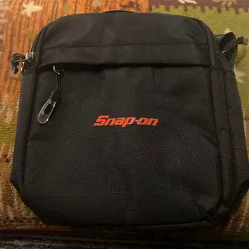 스냅온 바디백 블랙